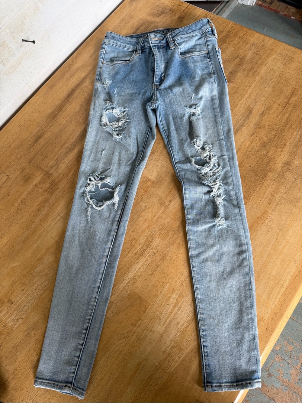 American Eagle Outfitters Light Wash Distressed Skinny Jeans
